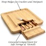 Harcas, tagliere e coltello in bambù Ideale per servire formaggi, cracker, salumi e cibo. Dimensioni: 33 x 33 x 3,5 cm.