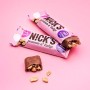 NICKS Peanut n Fudge, barretta di cioccolato al latte con arachidi e caramelle, senza zuccheri aggiunti, senza glutine, 20 x 40g