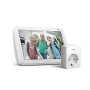 Echo Show 8 - Tessuto grigio chiaro + Tapo P100 Presa intelligente Wi-Fi, compatibile con Alexa