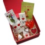 Generico regalo di San Valentino con regali a forma di cuore abbinati.