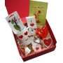 Generico regalo di San Valentino con regali a forma di cuore abbinati.