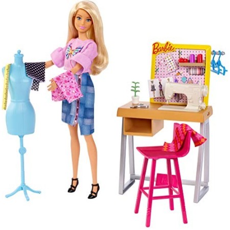 Barbie Studio Stilista con Macchina da Cucire, Manichino e Accessori (Bambola non inclusa), FXP10
