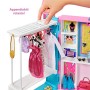 Barbie Armadio dei Sogni Largo 60 cm, con 5 Abiti Diversi e +30 Accessori, Bambola non Inclusa, Giocattolo per Bambini 3+ Anni, 