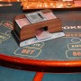 Relaxdays Mescolatore Automatico Gioco, elettronico, a Batteria Macchina mischia Carte in Legno per Poker Burraco, Colore Nero/M
