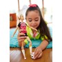 Barbie Bambola Calciatrice, con 22 Punti Snodabili per Infiniti Movimenti, Giocattolo per Bambini 3 + Anni, DVF69