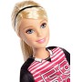 Barbie Bambola Calciatrice, con 22 Punti Snodabili per Infiniti Movimenti, Giocattolo per Bambini 3 + Anni, DVF69