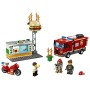 LEGO City Fire Fiamme al Burger Bar, Set da Costruzione con Camion e Moto, Minifigura del Vigile del Fuoco e Accessori dell
