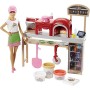 Barbie la Pizzeria con Bambola, Tavolo per Le Pizze, Forno e Pasta da Modellare, Giocattolo per Bambini 3 + Anni, FHR09, multico