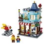 LEGO Creator 3in1 il Negozio di Giocattoli, Set di Costruzioni Ricco di Dettagli per Bambini 8+ Anni, Tre Opzioni di Costruzione