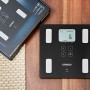 OMRON VIVA Bilancia smart e misuratore della composizione corporea Bluetooth con calcolo di grasso corporeo, peso, grasso viscer